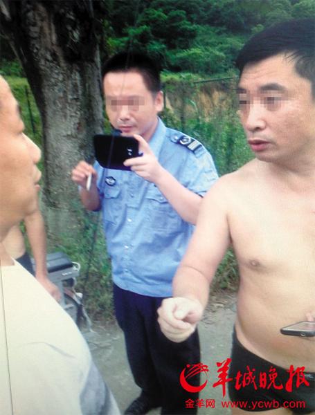 男子游泳与人起冲突自称公务员